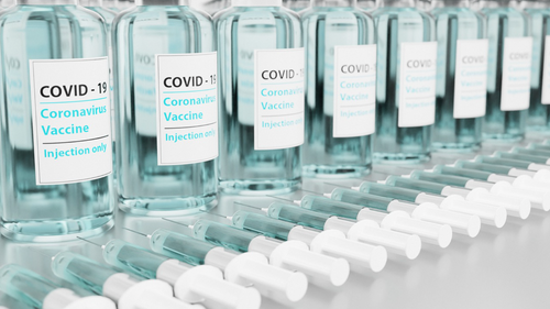Covid-19 : il reçoit 10 doses de vaccin en une journée 